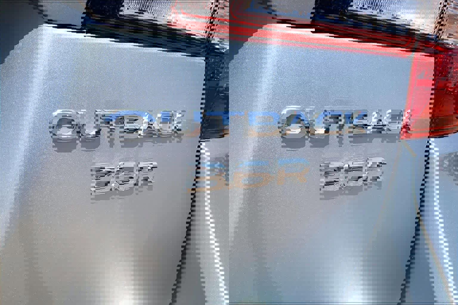 Used 2015 Subaru Outback 3.6R Limited image 10