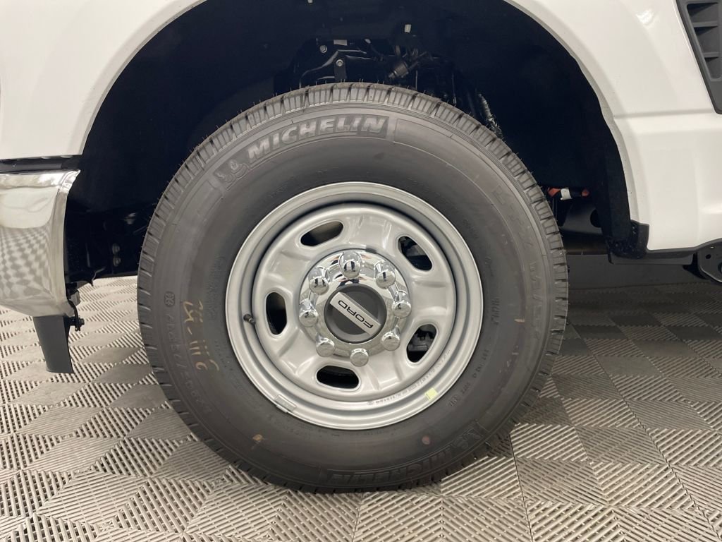 New 2026 Ford F250 XL w/ XL Chrome Package image 11