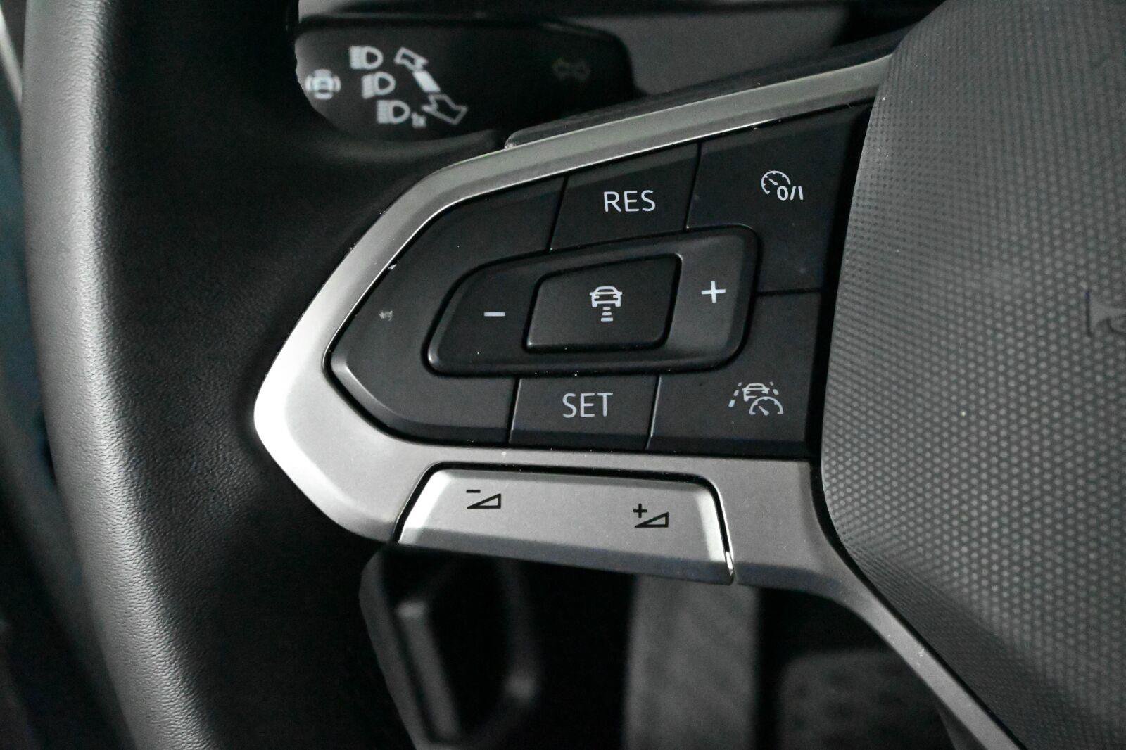 Used 2025 Volkswagen Taos SE AWD/4WD image 22