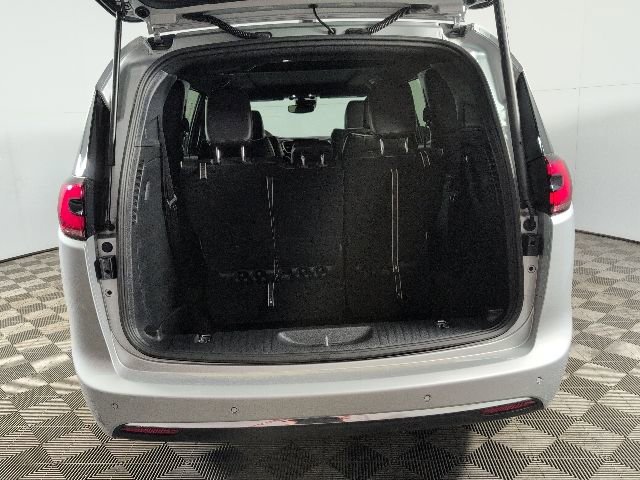 New 2026 Chrysler Pacifica Limited FWD image 6