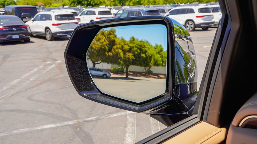 Used 2024 Chevrolet Suburban Premier AWD/4WD image 18