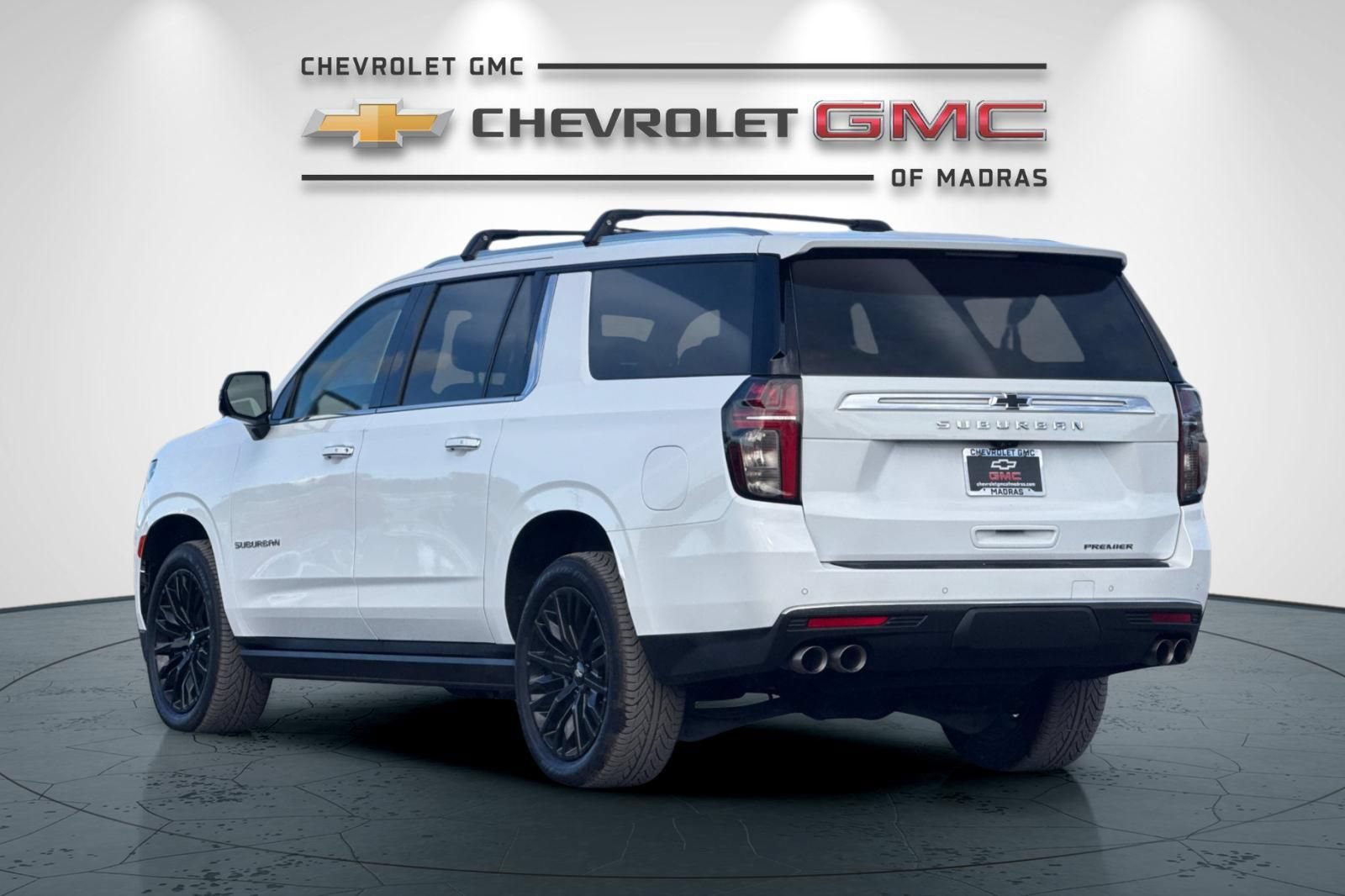 Used 2023 Chevrolet Suburban Premier AWD/4WD image 5