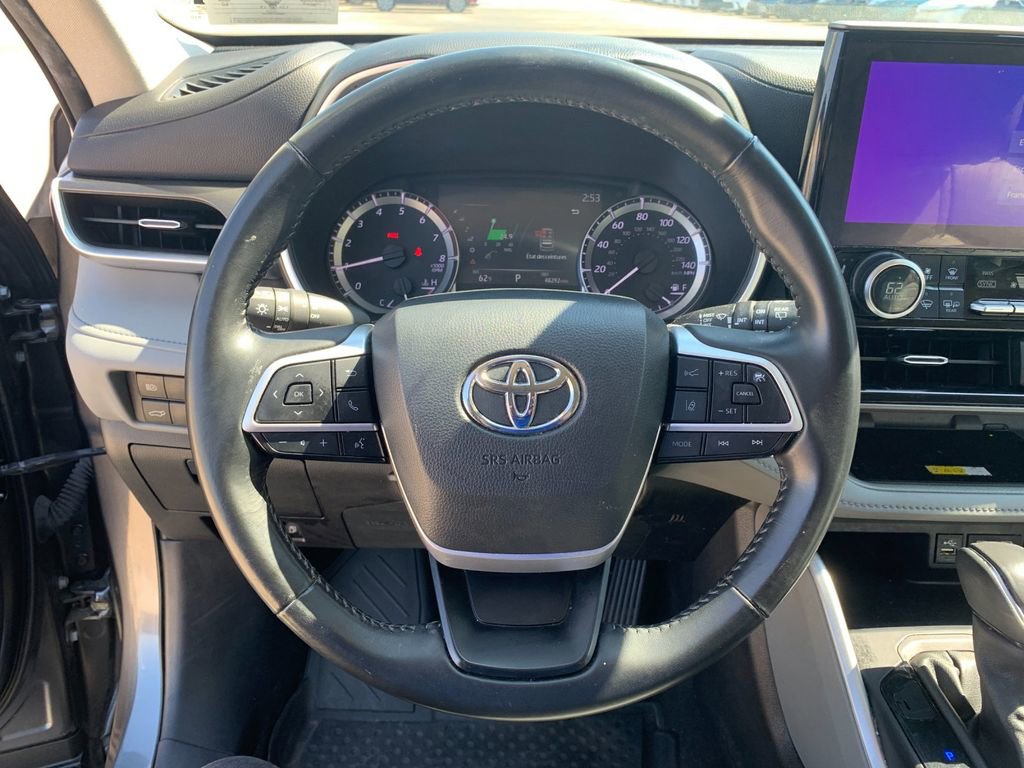 Used 2023 Toyota Highlander XLE FWD image 29