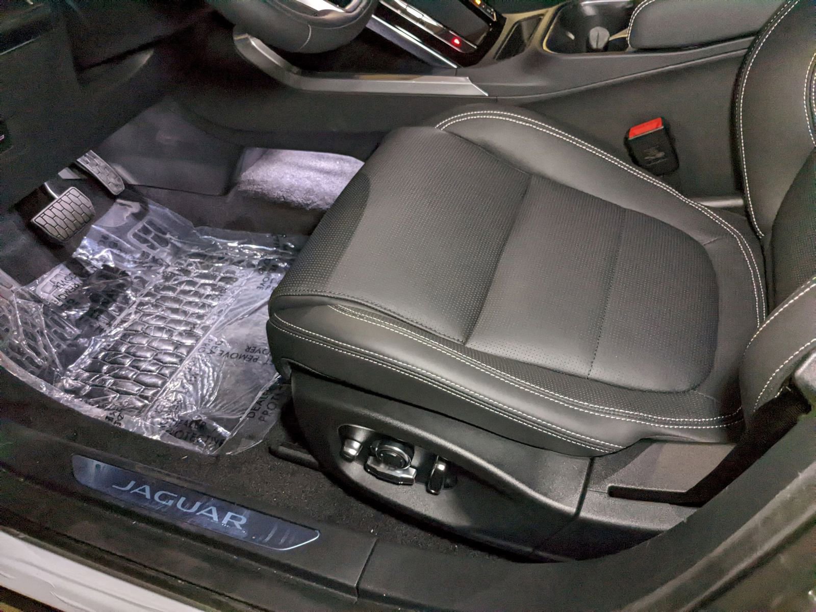 New 2024 Jaguar I-PACE R-Dynamic HSE image 4
