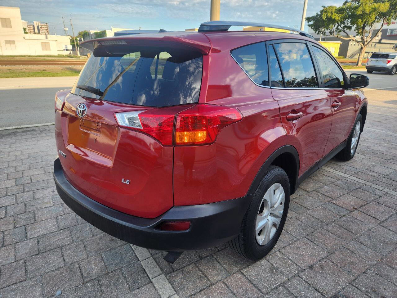 Used 2015 Toyota RAV4 LE FWD image 7