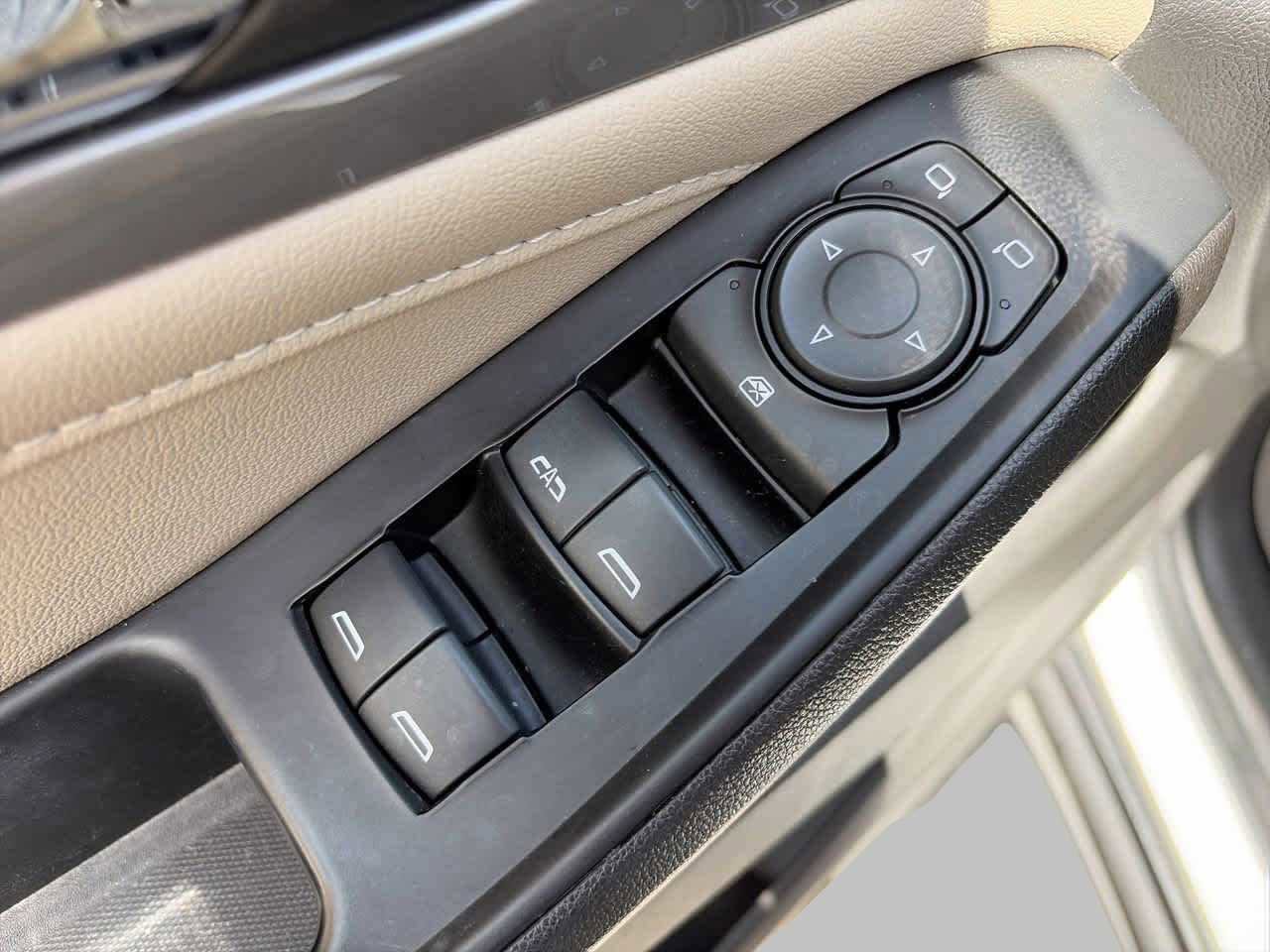 Used 2023 Chevrolet Traverse LT w/ LPO, Cargo Package FWD image 17