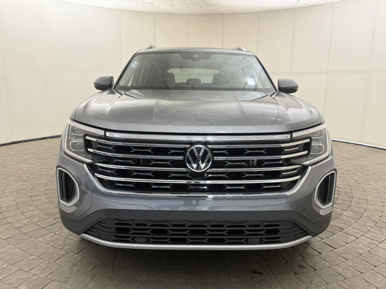 Used 2025 Volkswagen Atlas SEL image 2