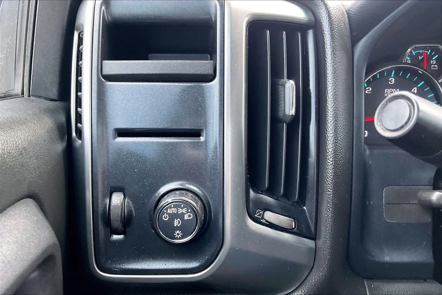 Used 2018 Chevrolet Silverado 1500 LT w/ Texas Edition RWD image 34