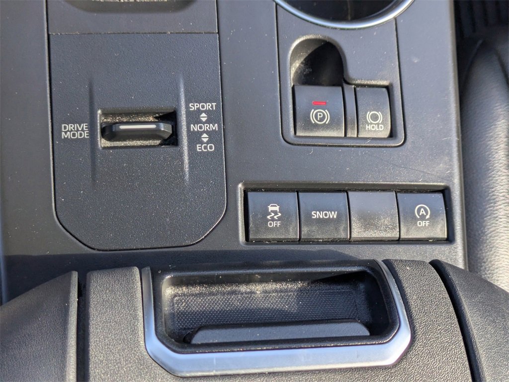 Used 2021 Toyota Highlander XLE image 24