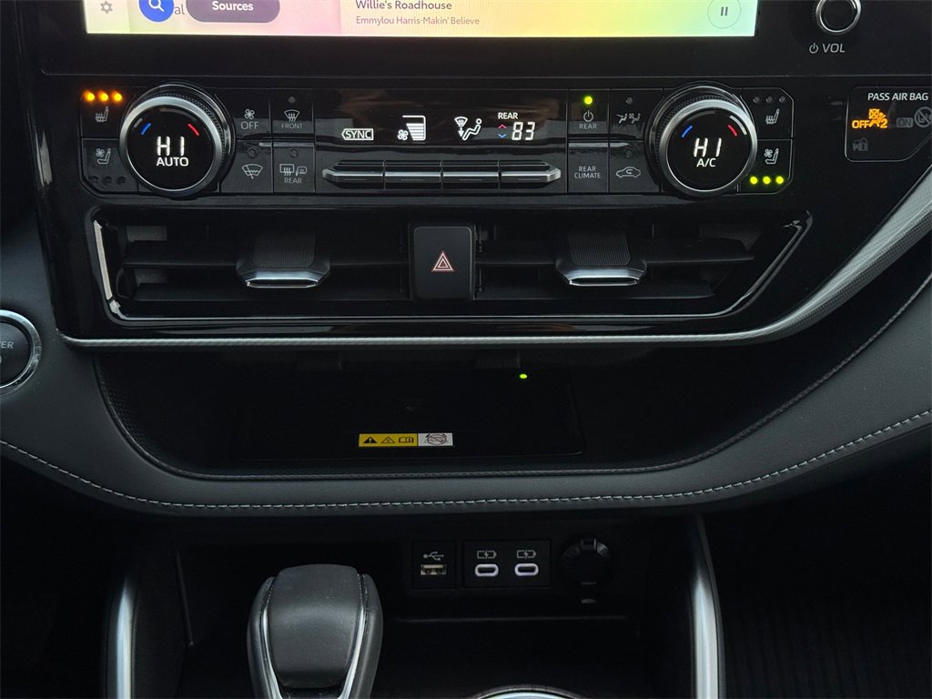 Used 2023 Toyota Highlander Platinum image 18