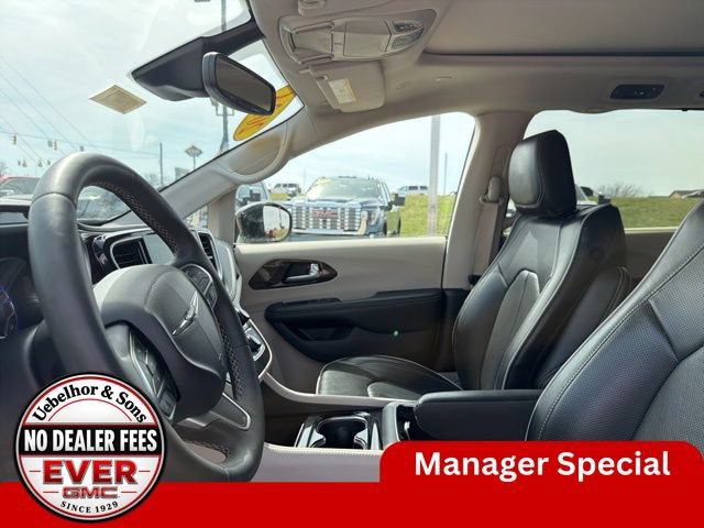Used 2024 Chrysler Pacifica Limited FWD image 25