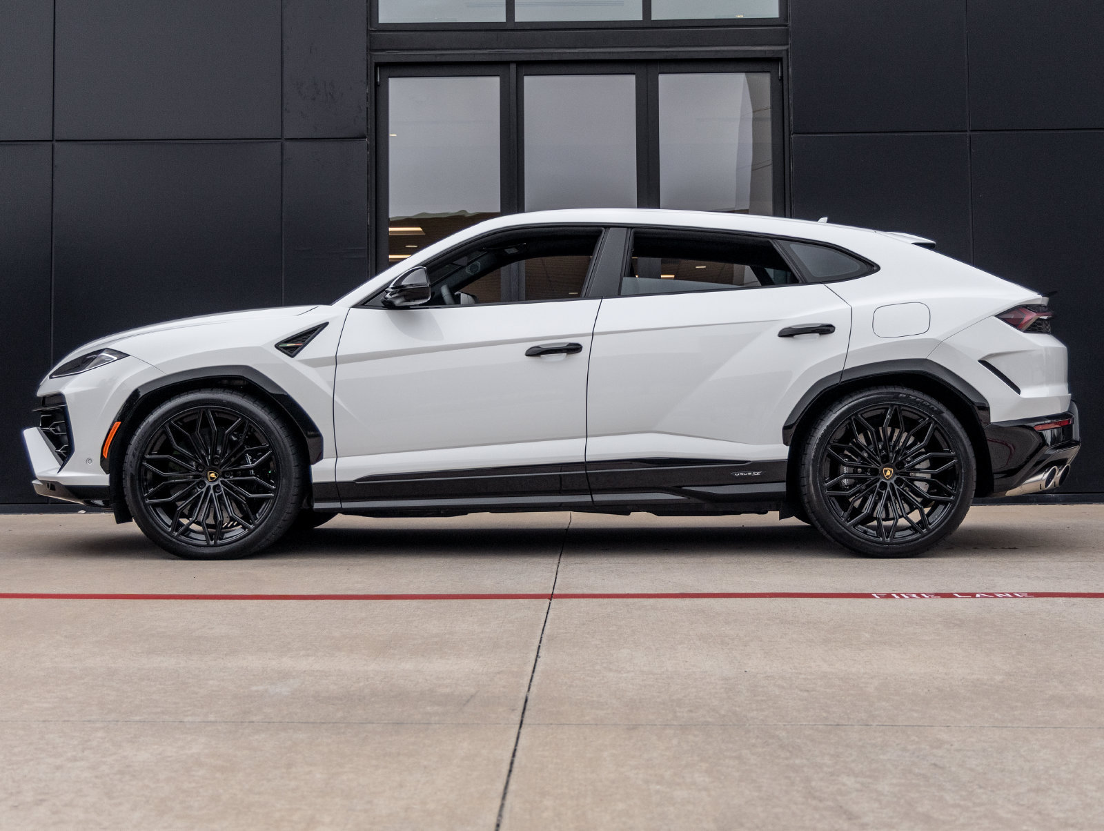 Used 2025 Lamborghini Urus S AWD/4WD image 9