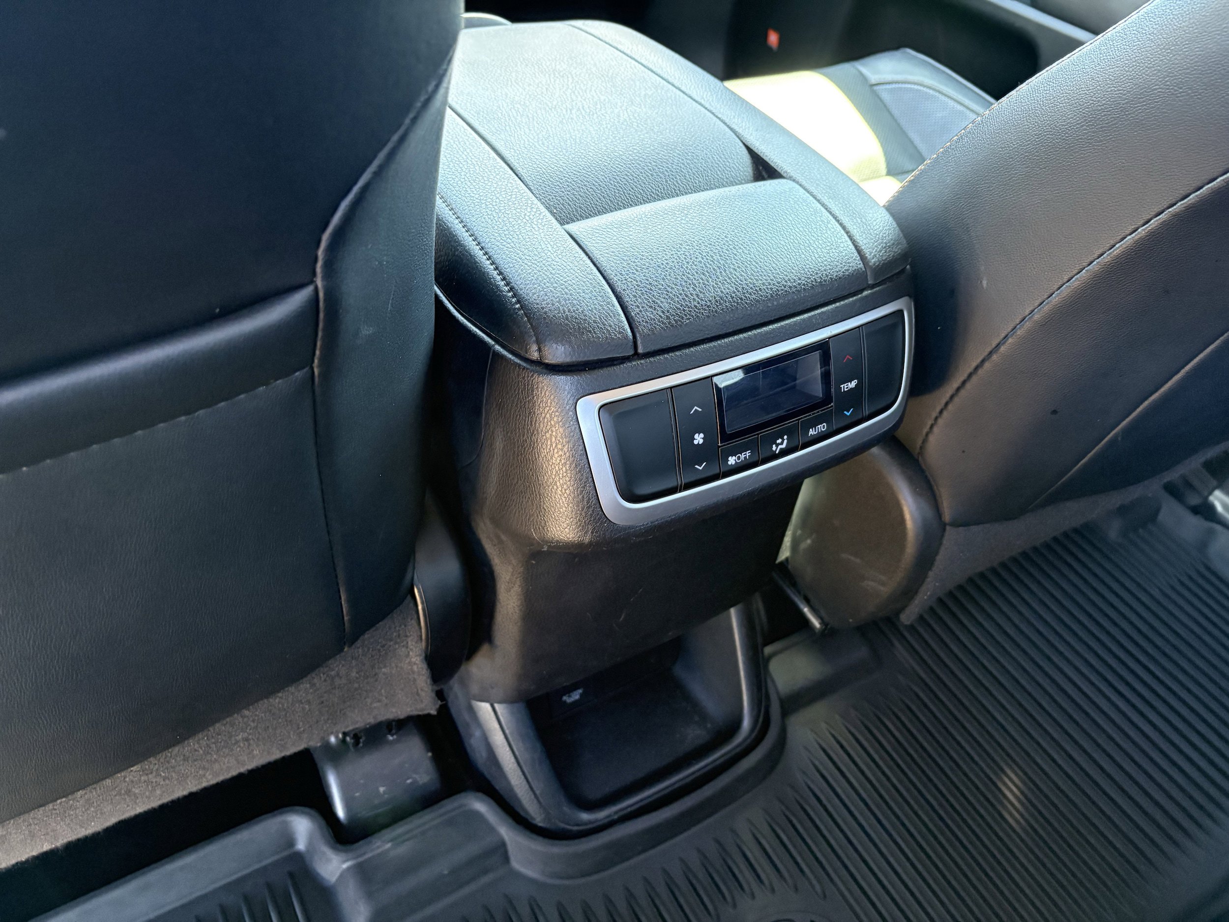 Used 2019 Toyota Highlander Limited image 32