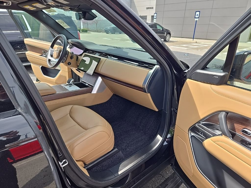Certified 2024 Land Rover Range Rover SE image 20