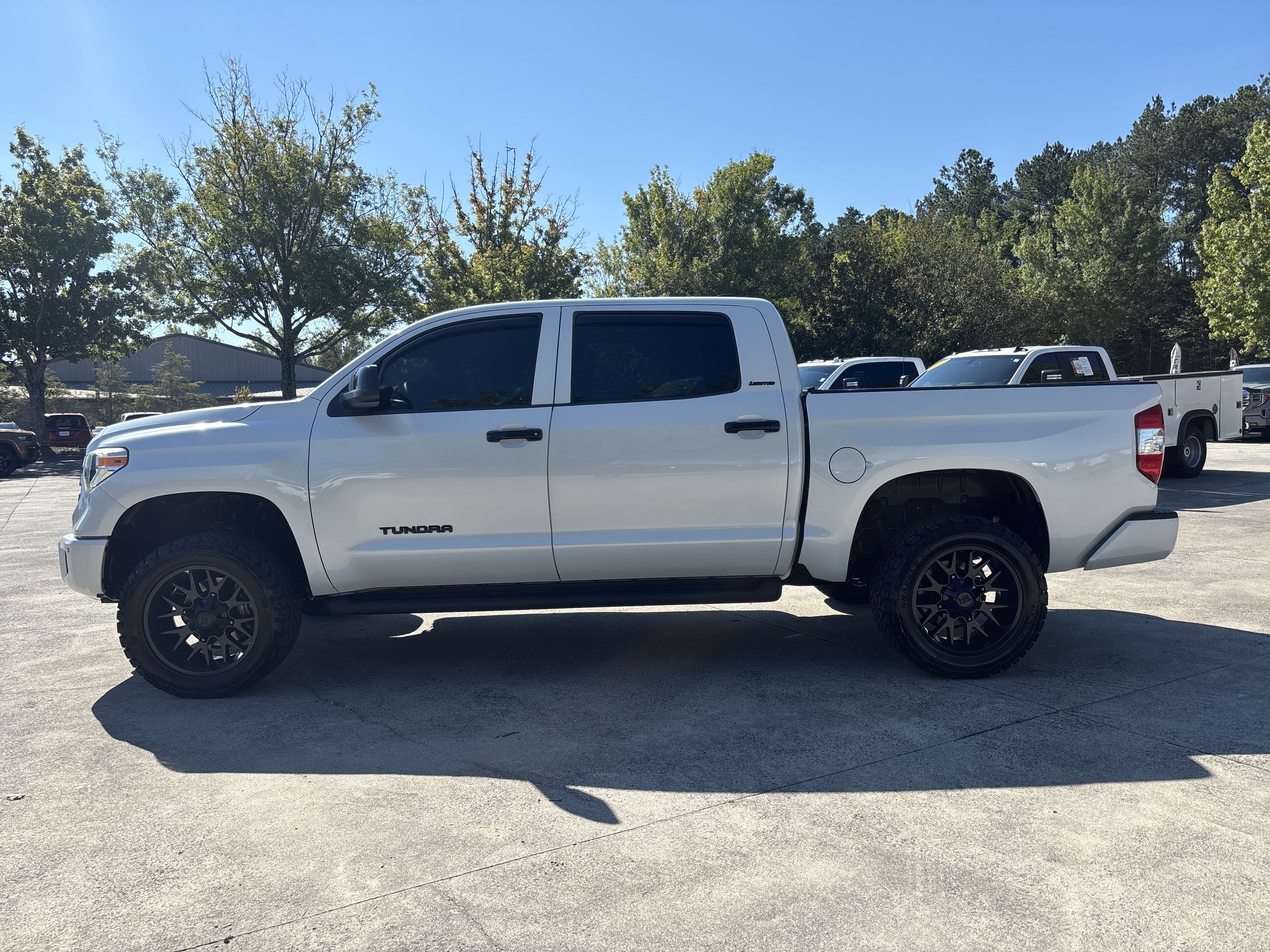 Used 2021 Toyota Tundra Limited w/ Limited Premium Package AWD/4WD image 4