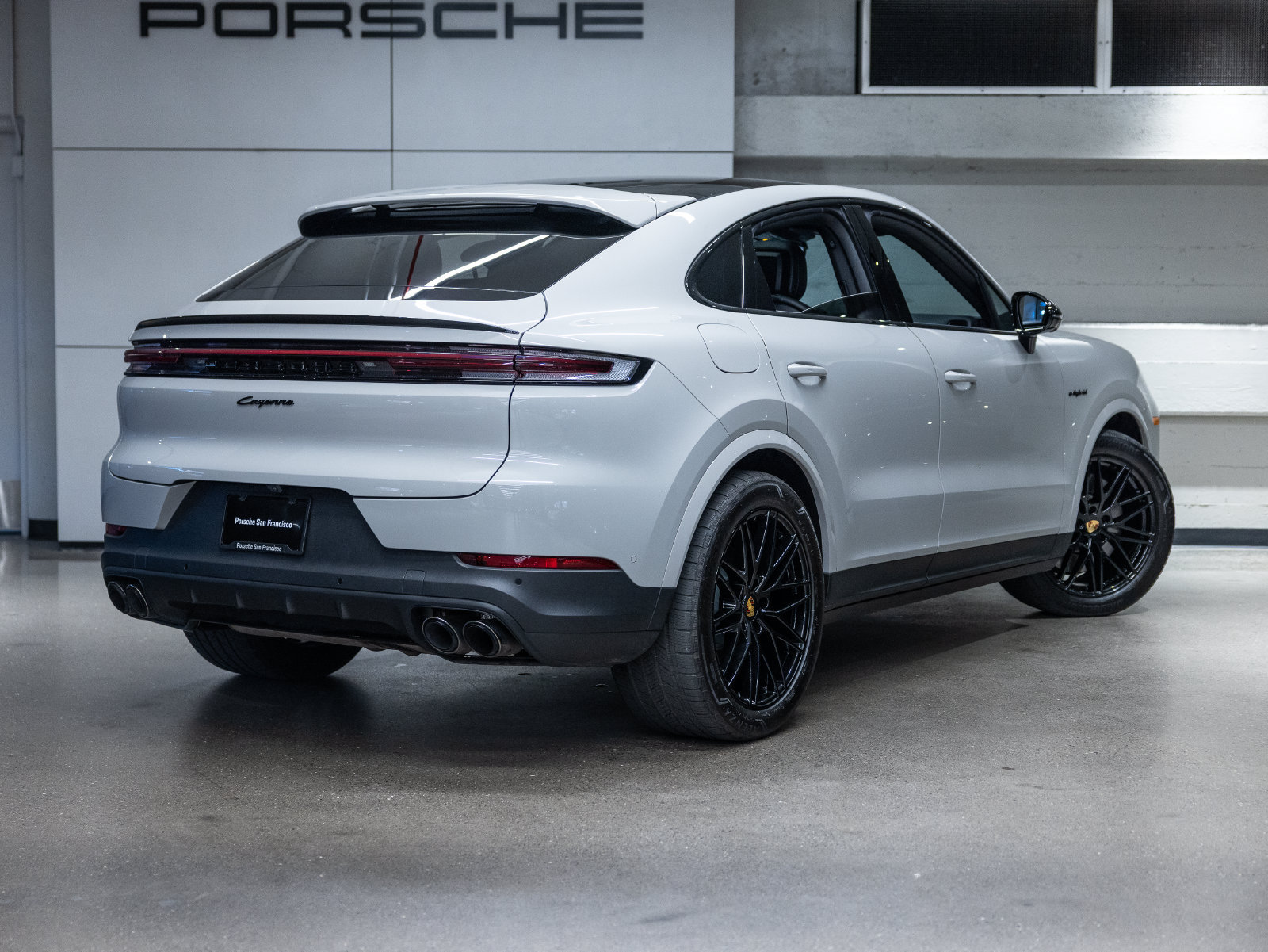 Certified 2024 Porsche Cayenne Coupe AWD/4WD image 27