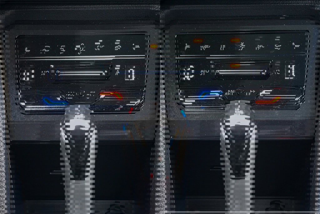 New 2024 Volkswagen Tiguan SE R-Line image 24