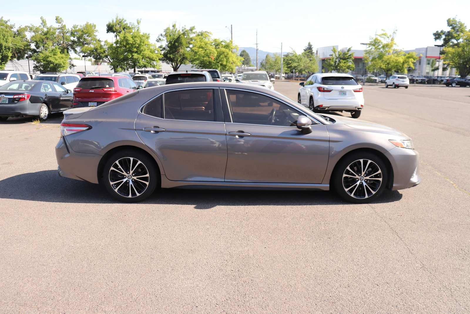 Certified 2019 Toyota Camry SE FWD image 4