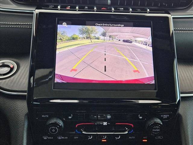Used 2025 Jeep Grand Cherokee Altitude RWD image 12