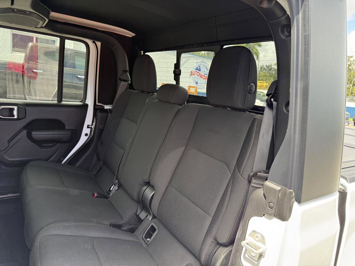 Used 2023 Jeep Gladiator Sport AWD/4WD image 11
