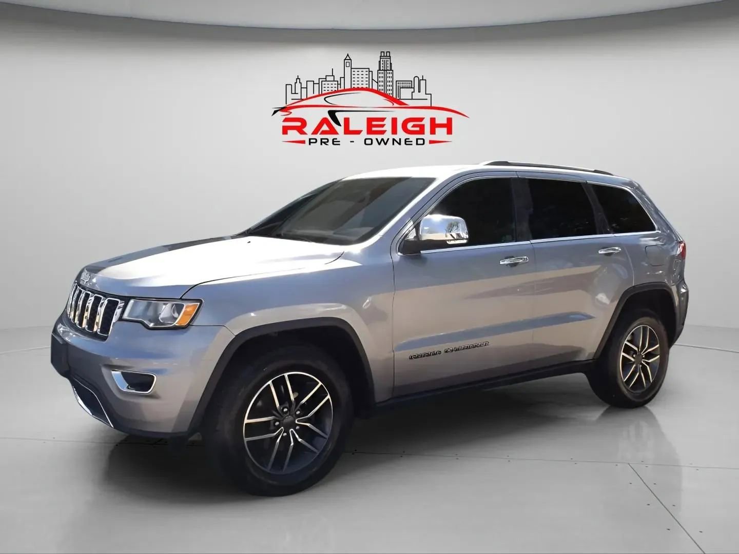 Used 2019 Jeep Grand Cherokee Limited image 2