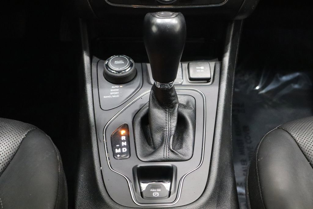 Used 2021 Jeep Cherokee Latitude Lux w/ Comfort/Convenience Group image 39