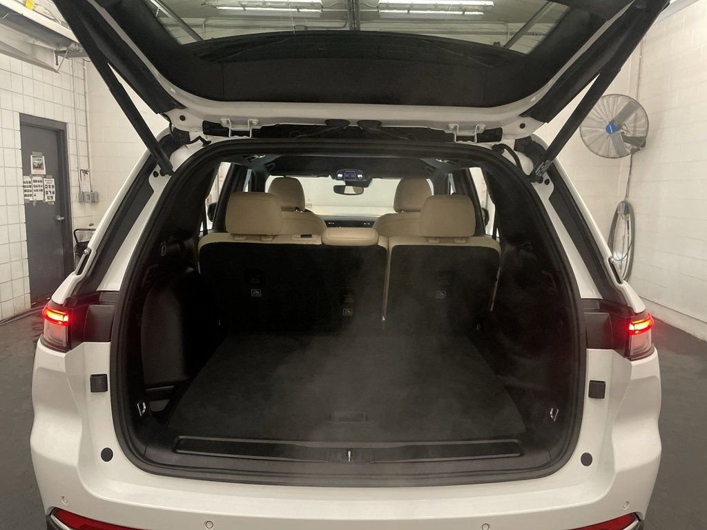 Used 2023 Jeep Grand Cherokee Limited image 19