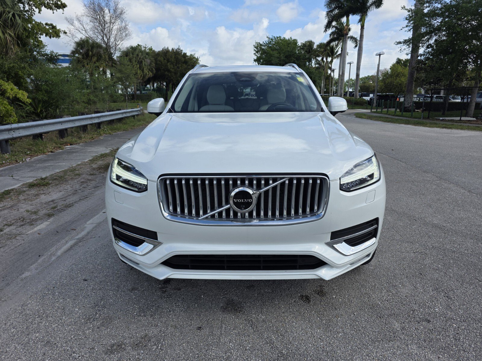 Used 2024 Volvo XC90 B6 Ultimate w/ Lounge Package image 8