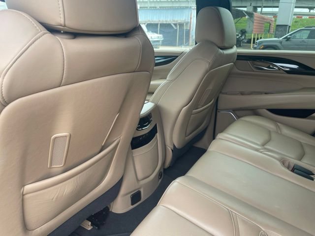 Used 2020 Cadillac Escalade Platinum RWD image 15