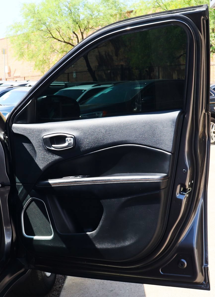 Used 2019 Jeep Compass Latitude FWD image 29