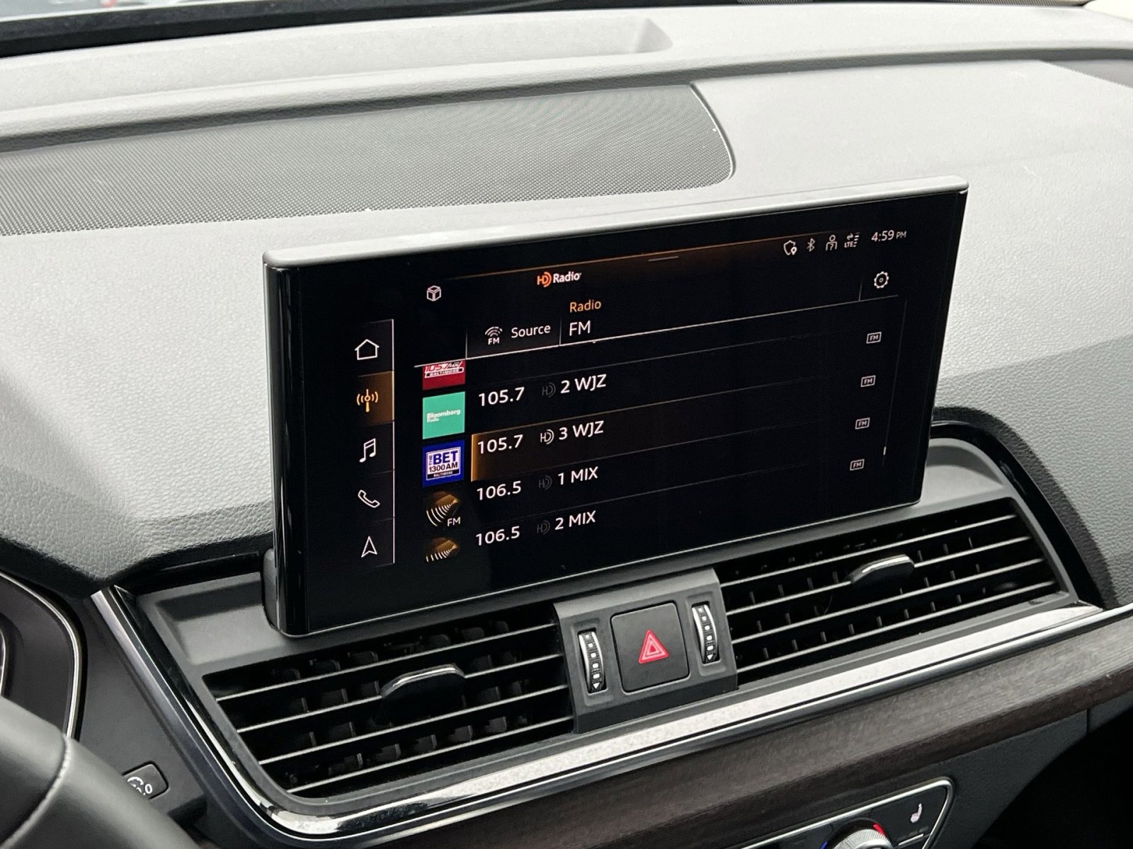 Used 2023 Audi Q5 2.0T Premium w/ Convenience Package AWD/4WD image 16