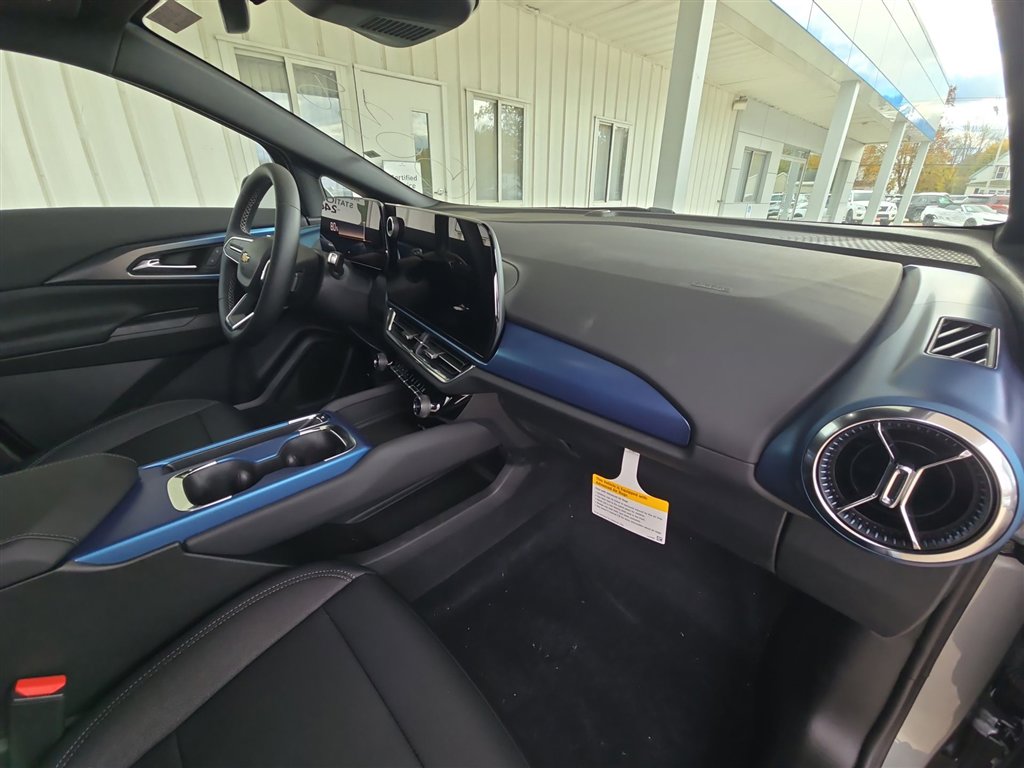 New 2026 Chevrolet Equinox EV LT image 28