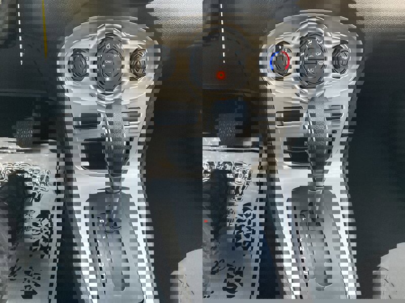 Used 2019 Ford Fiesta SE image 18