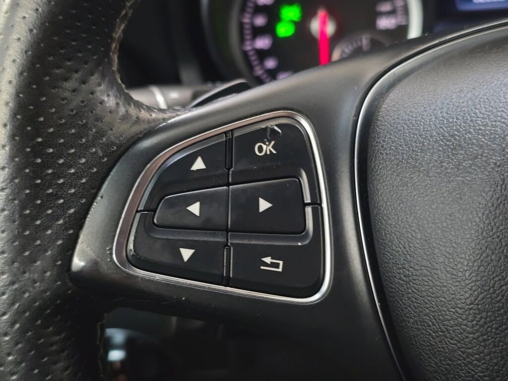 Used 2018 Mercedes-Benz CLA 250 image 32