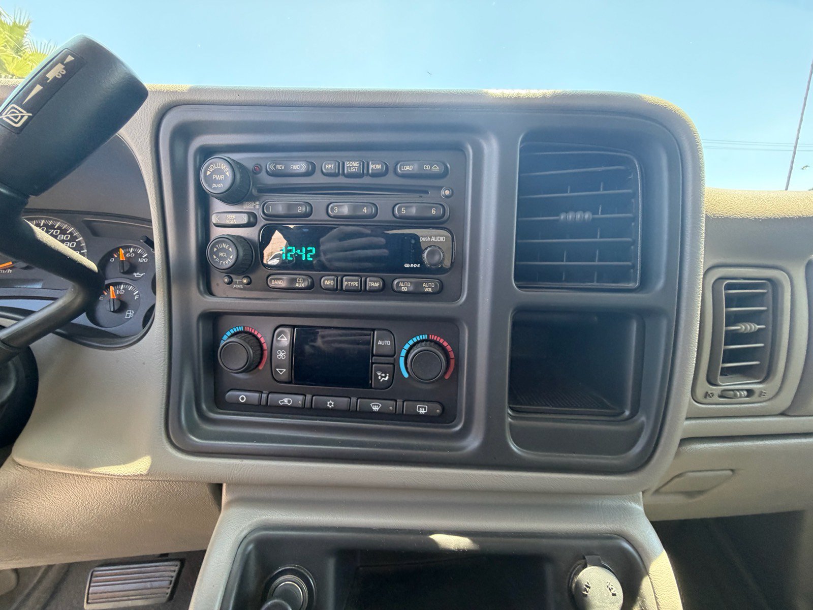 Used 2004 GMC Sierra 3500 SLT w/ Heavy-Duty Power Package AWD/4WD image 16