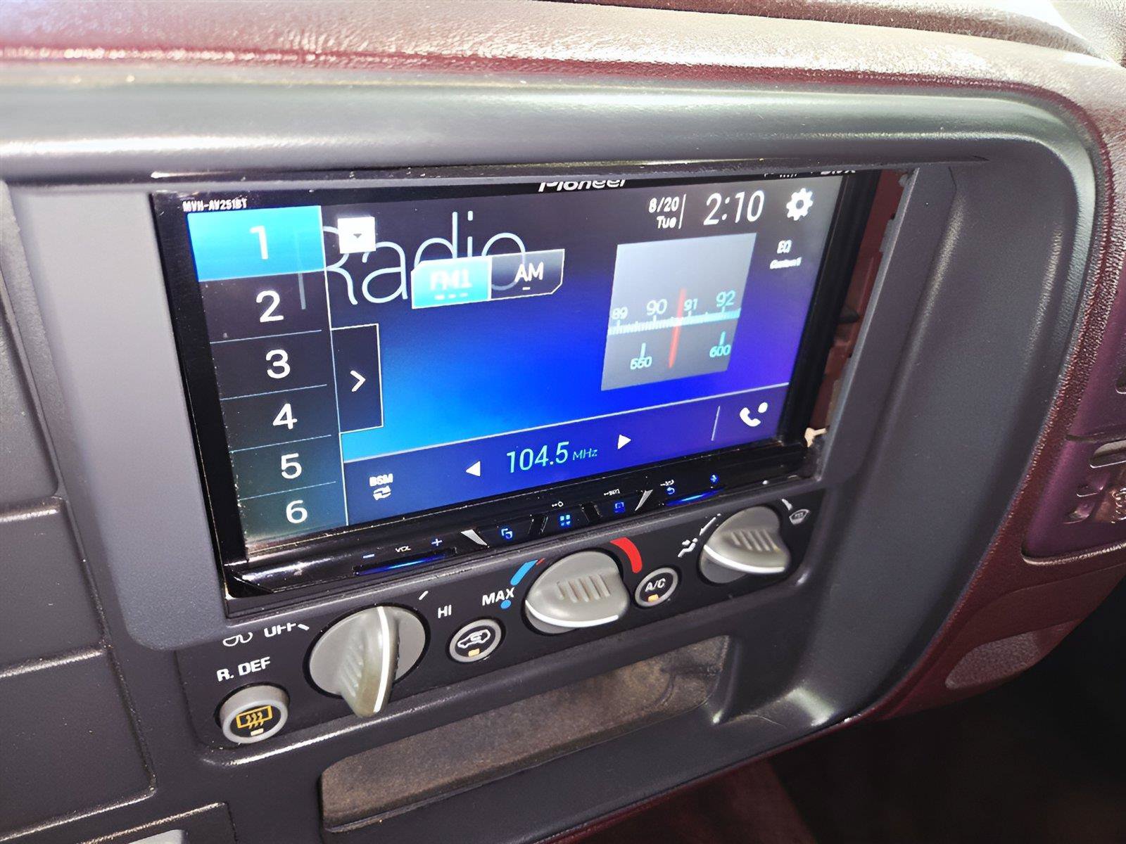Used 1999 GMC Suburban 4WD w/ Marketing Opt Pkg 2 image 15
