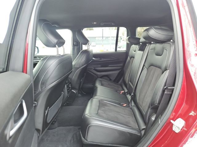 Used 2024 Jeep Grand Cherokee Altitude image 17