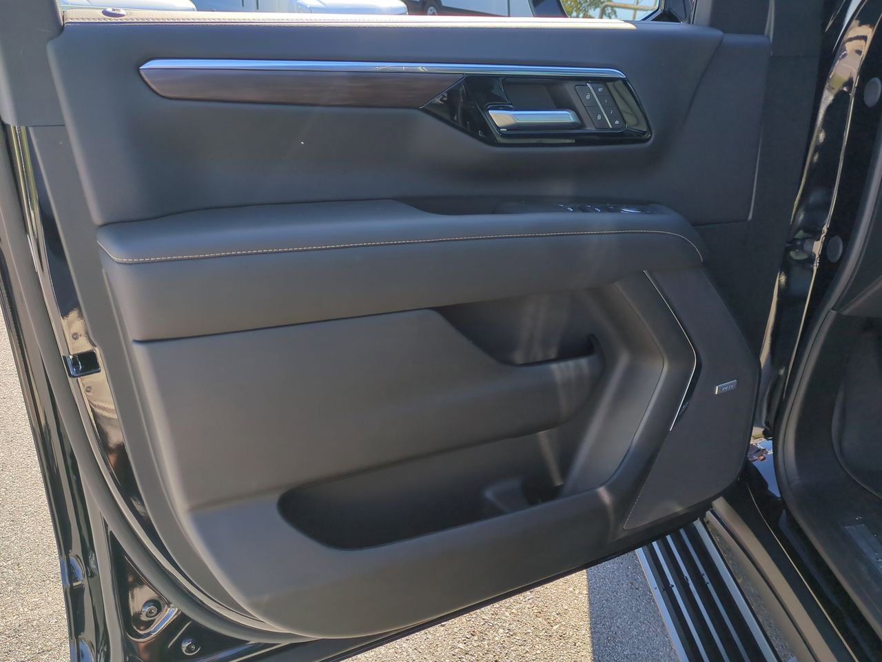 New 2026 Chevrolet Suburban Premier image 23
