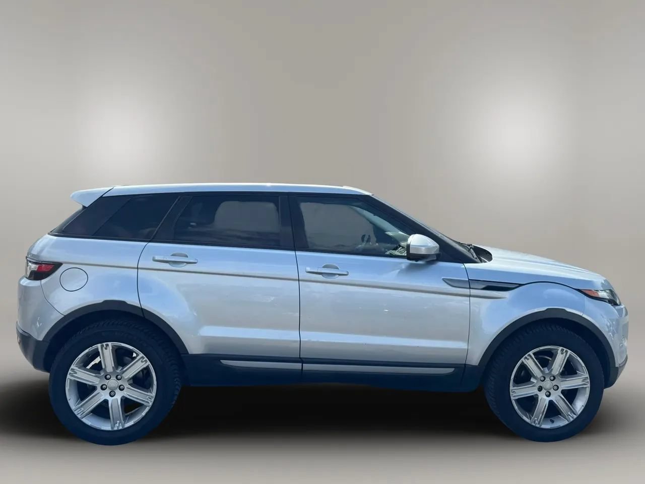 Used 2015 Land Rover Range Rover Evoque Pure Premium AWD/4WD image 4