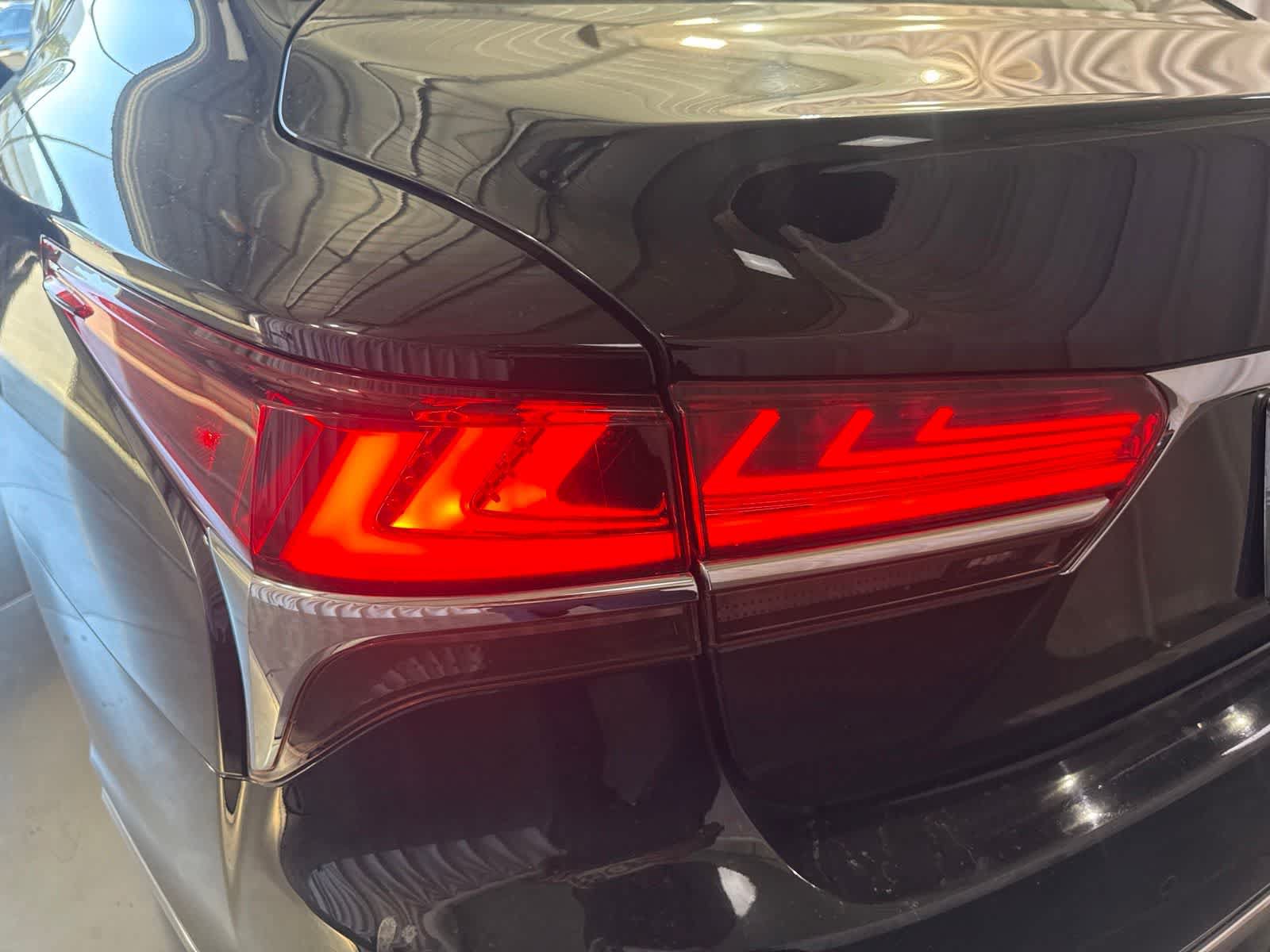 Used 2020 Lexus LS 500h w/ Luxury Package RWD image 12