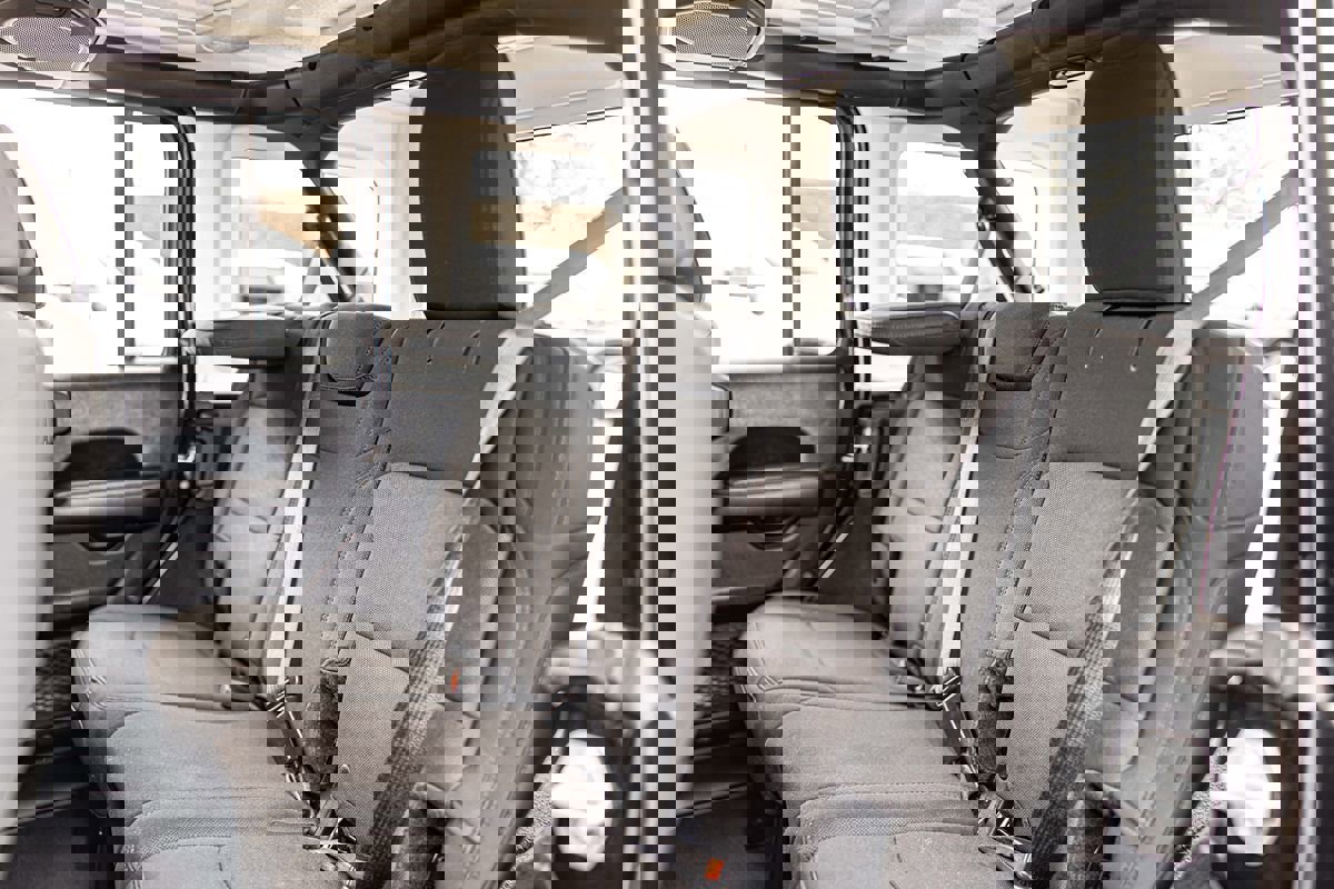 Used 2018 Jeep Wrangler Unlimited Sahara image 31