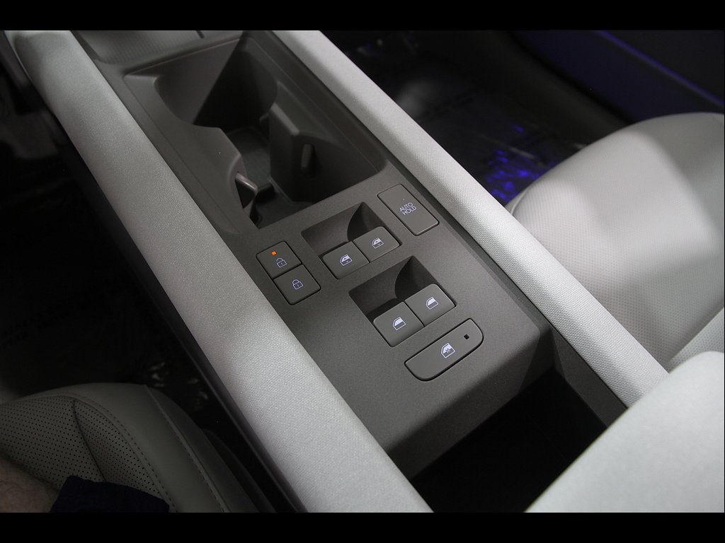 Certified 2025 Hyundai Ioniq 6 SEL RWD image 17
