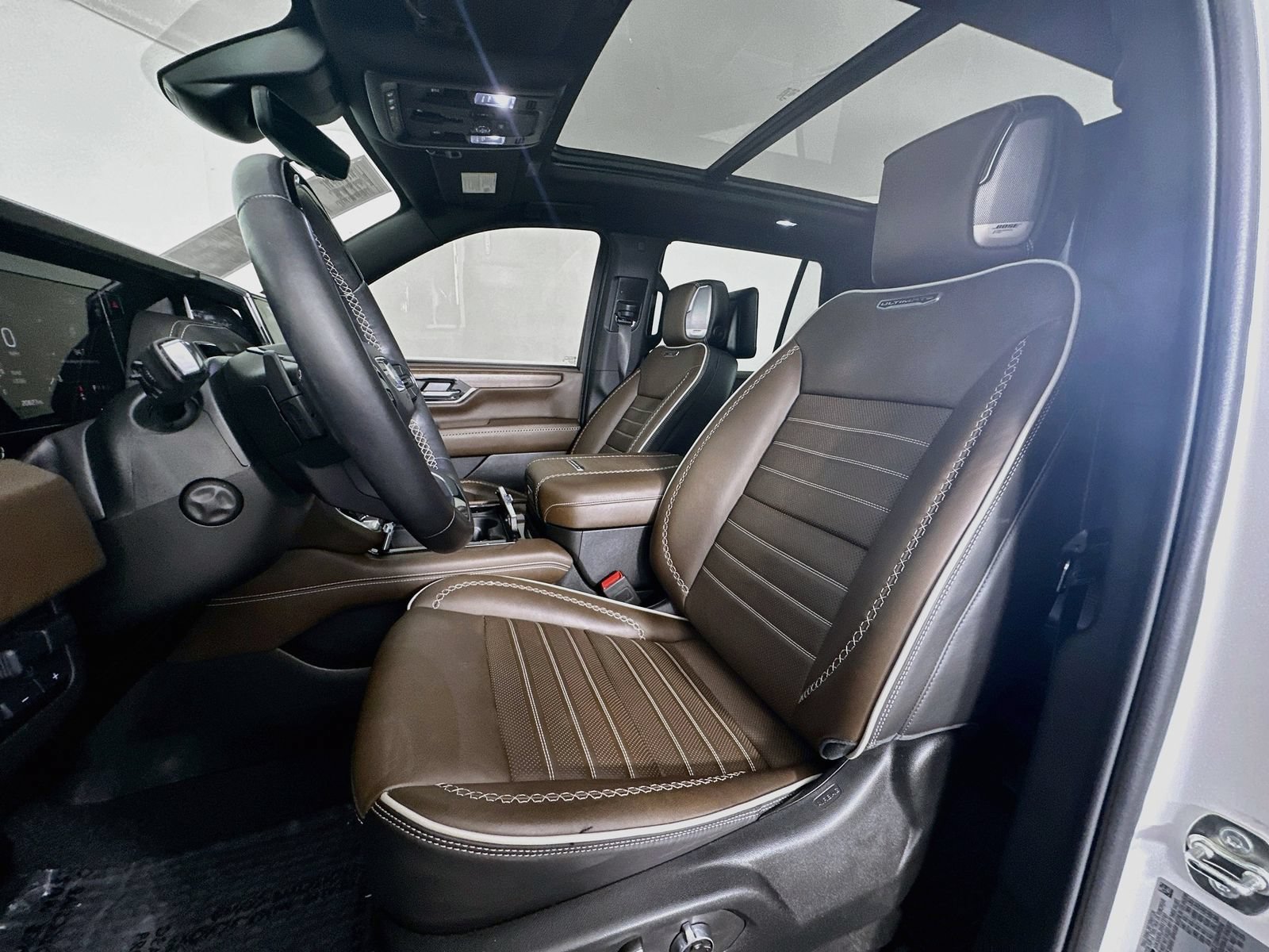 Used 2025 GMC Yukon Denali Ultimate w/ LPO, Floor Liner Package AWD/4WD image 23