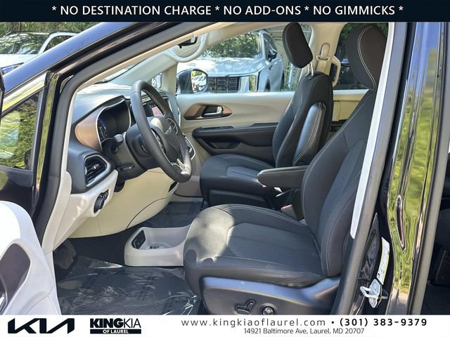 Used 2023 Chrysler Voyager LX FWD image 21