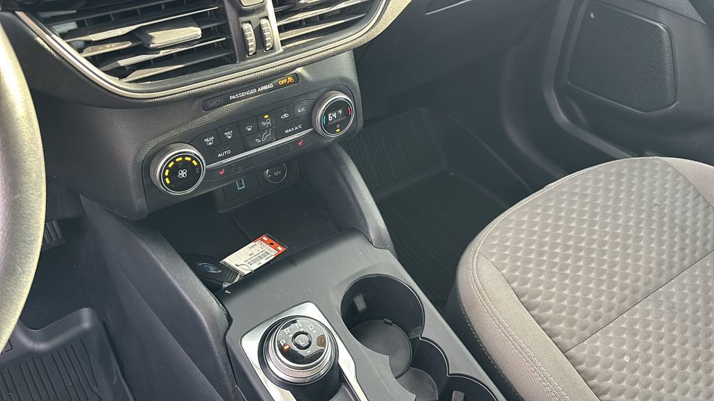 Used 2020 Ford Escape SE image 21