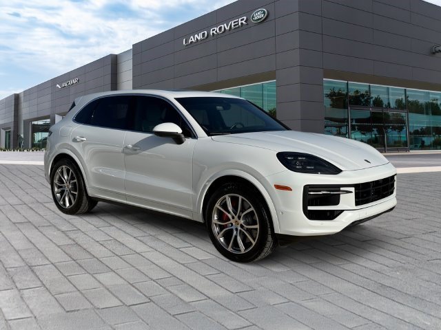 Used 2024 Porsche Cayenne S AWD/4WD image 7