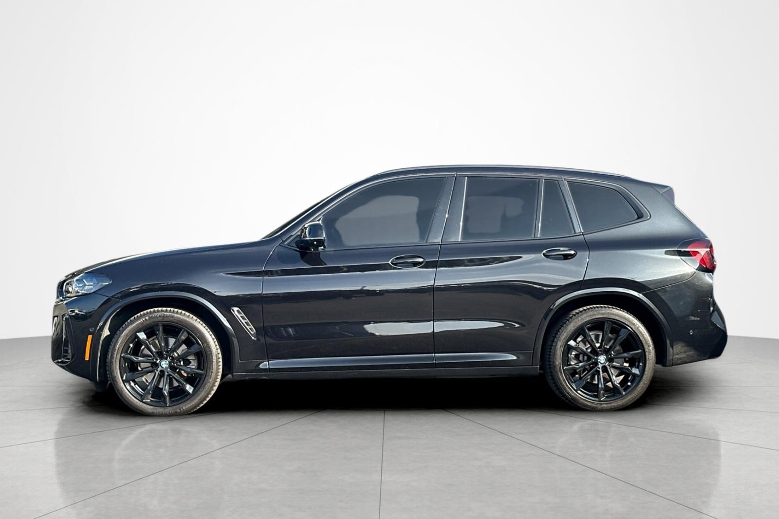 Used 2024 BMW X3 sDrive30i w/ M Sport Package RWD image 2