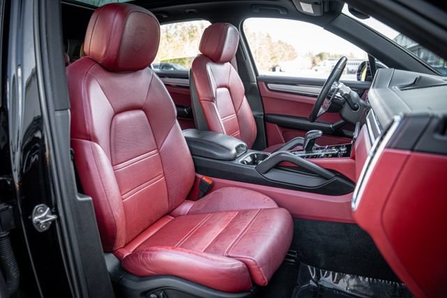 Used 2022 Porsche Cayenne Platinum Edition AWD/4WD image 38