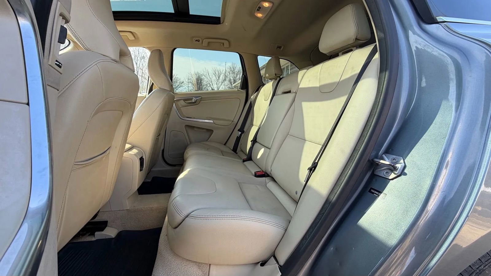 Used 2016 Volvo XC60 T5 Platinum image 13