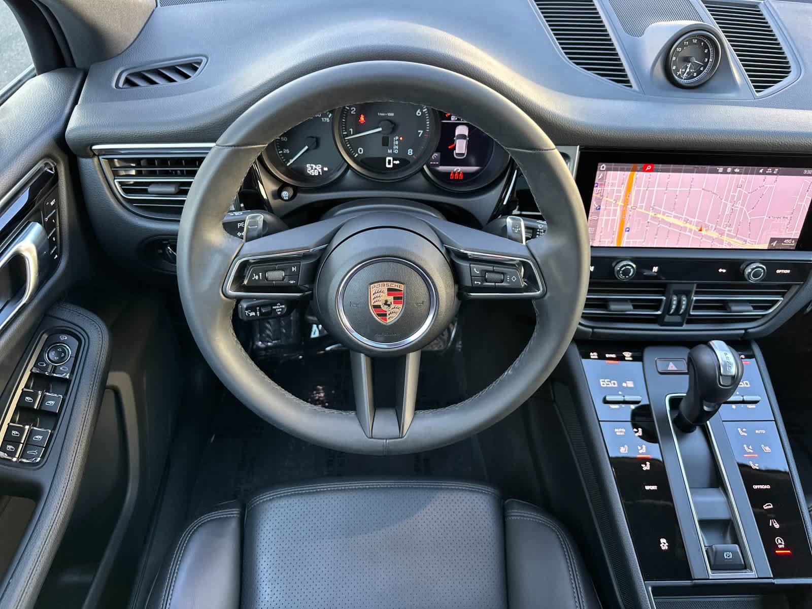 Certified 2025 Porsche Macan AWD/4WD image 15